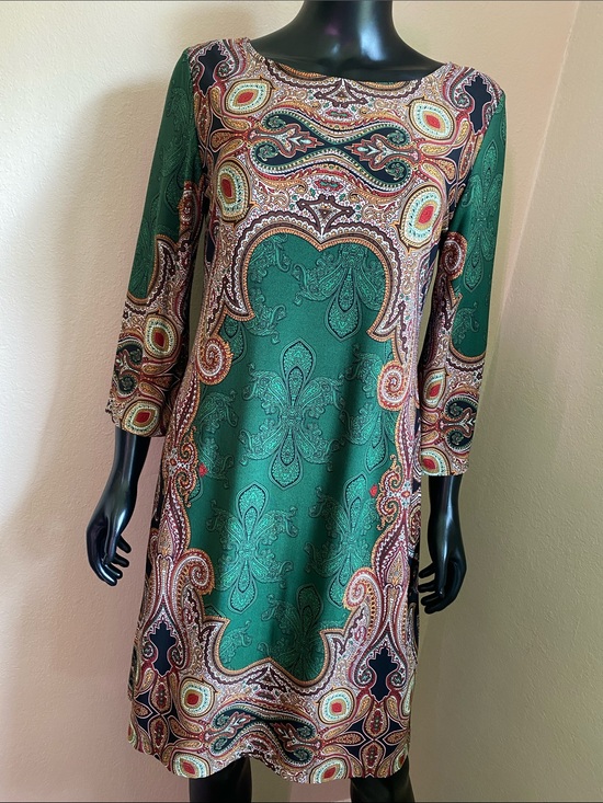 Ronni Nicole Dresses & Skirts - Ronni Nicole Green Paisley Print Shift Dress